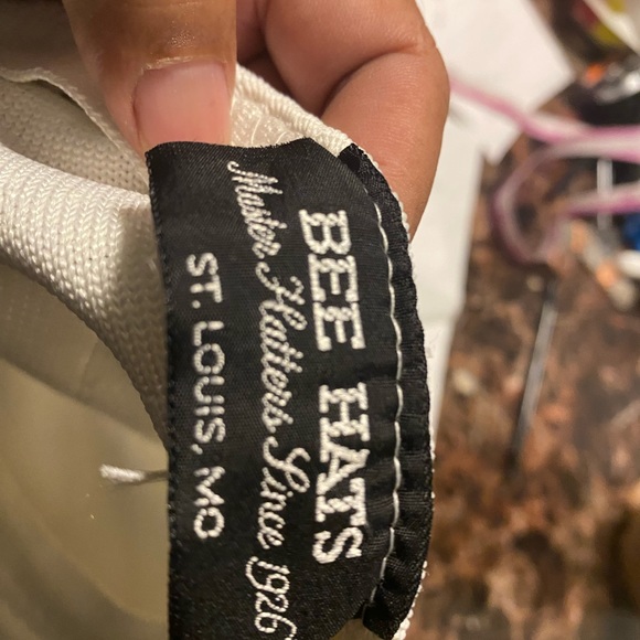 Bee Hat Nen’s White Nylon Knit Newsboy Cabbie Hat Size Small - Picture 8 of 10